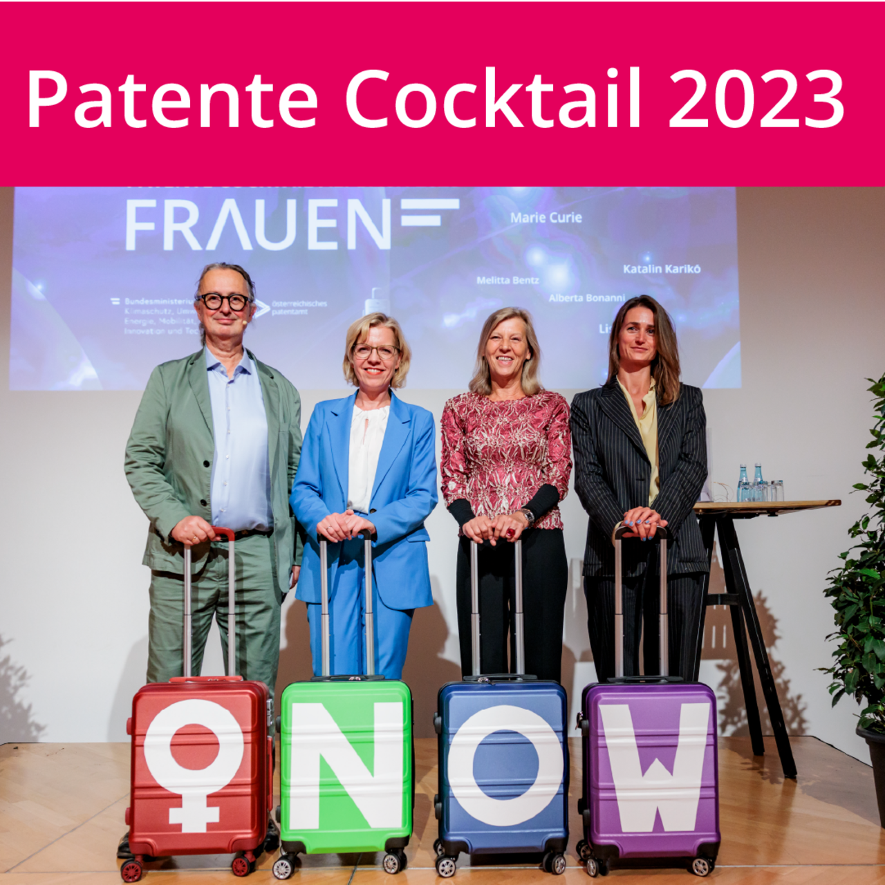 Patente Cocktail 2023: Vier Personen mit Koffern