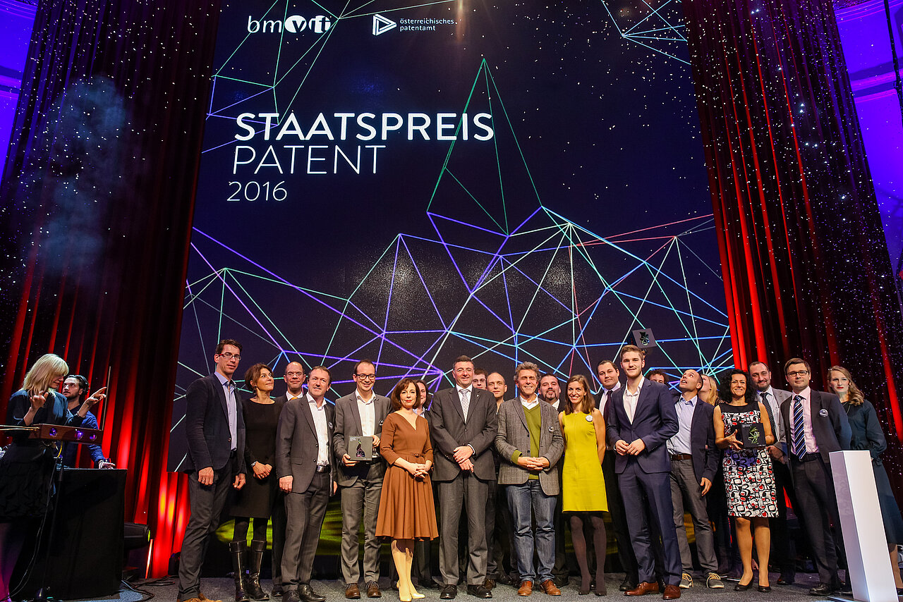 Staatspreis Patent 2016 Gewinner und Jury auf der Bühne Fotocredit: Christian Husar