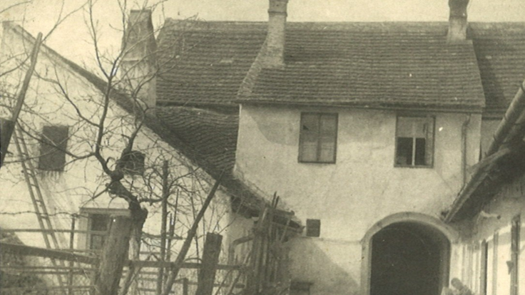 Schwarzweißfotografie eines Hauses in Retz im Jahr 1944