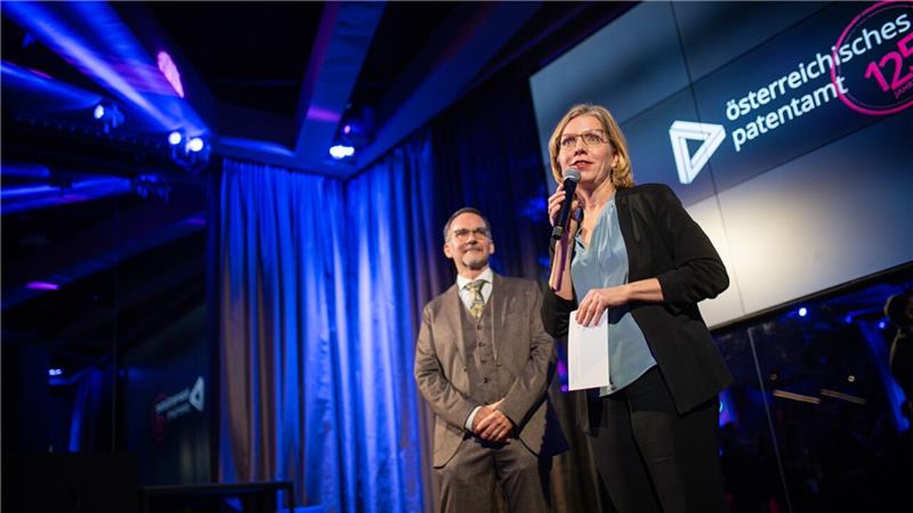 Stefan Harasek (Präsident des Österreichischen Patentamtes) und Leonore Gewessler (Bundesministerin für Klimaschutz, Umwelt, Energie, Mobilität, Innovation und Technologie)