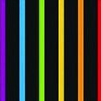 Bild bestehend aus einer Kombination von vertikal nebeneinander in gleichen Abständen angeordneten Streifen in der Farbtonreihenfolge von links nach rechts violett, blau, grün, gelb, orange und rot auf schwarzem Hintergrund, wobei die Streifen jeweils die gleiche Breite aufweisen.
