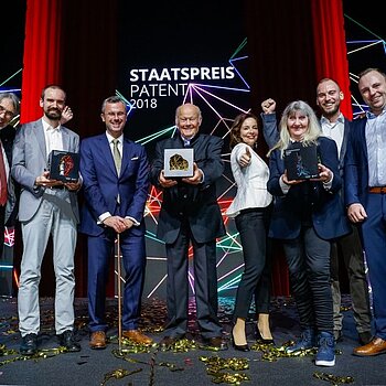 Awardees of the National Award for Patents with Federal Minister Norbert Hofer, President of the Austrian Patent Office, Mariana Karepova. Photo credit: Christian Husar