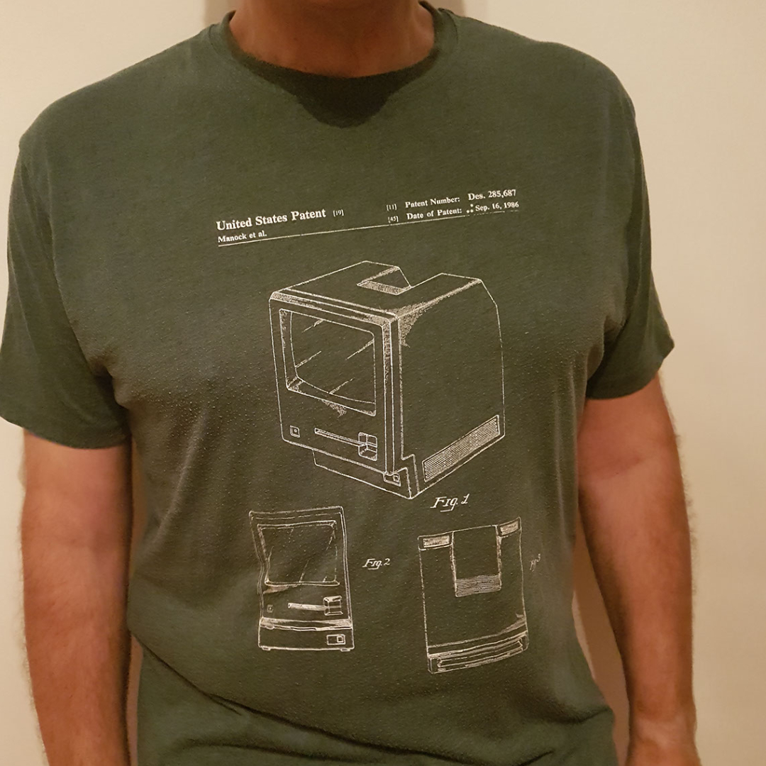 Bild mit T-Shirt wo Patentzeichnung des ersten Macintosh abgebildet ist